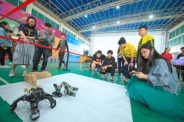 宁波大红鹰学院创业学院获“浙江省普通高校示范性创业学院”称号