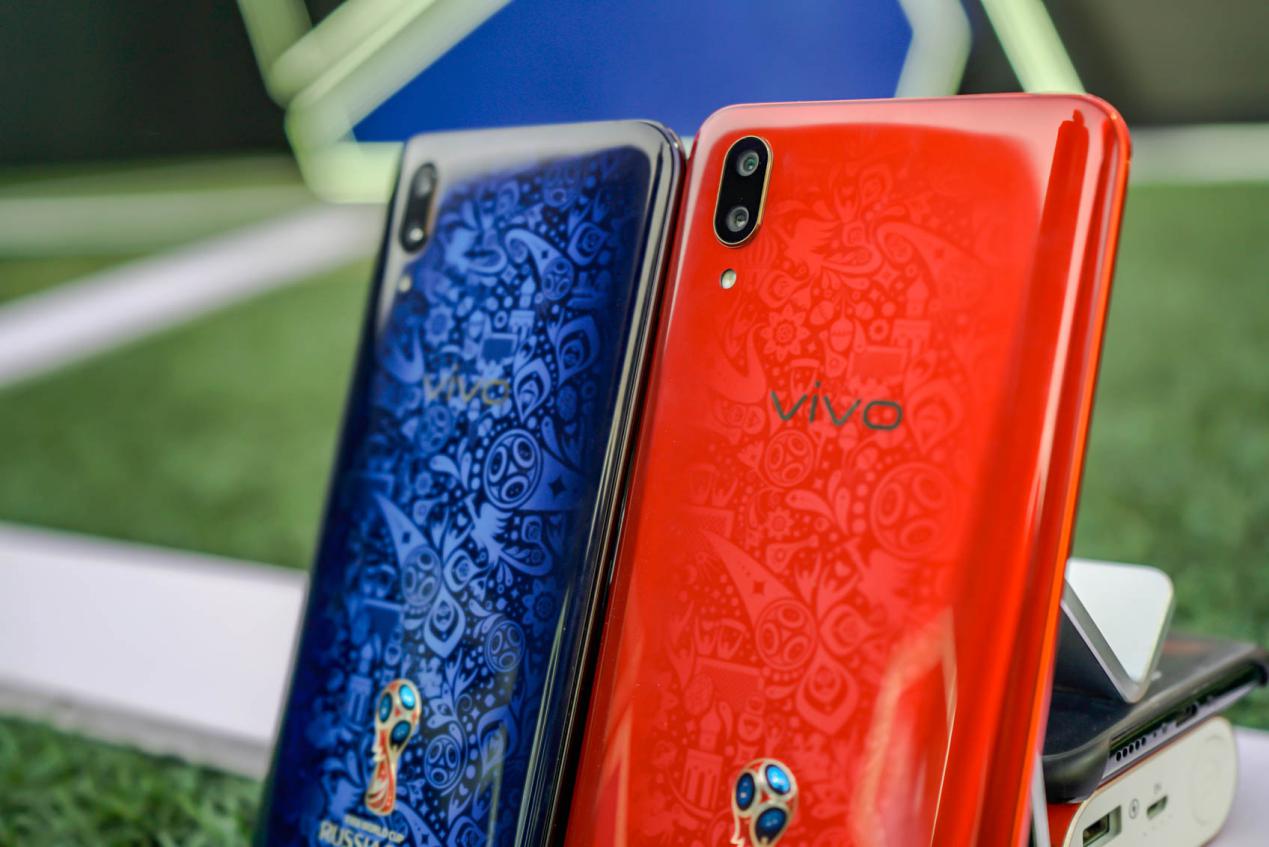 世界杯万能卡兑换(多100元多了这些福利，难怪 vivo X21世界杯非凡版这么抢手)