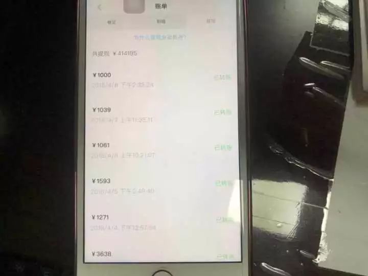 杭州警方捣毁多个涉黄APP！女大学生在宿舍开直播……大好青春这么毁了，不值得啊