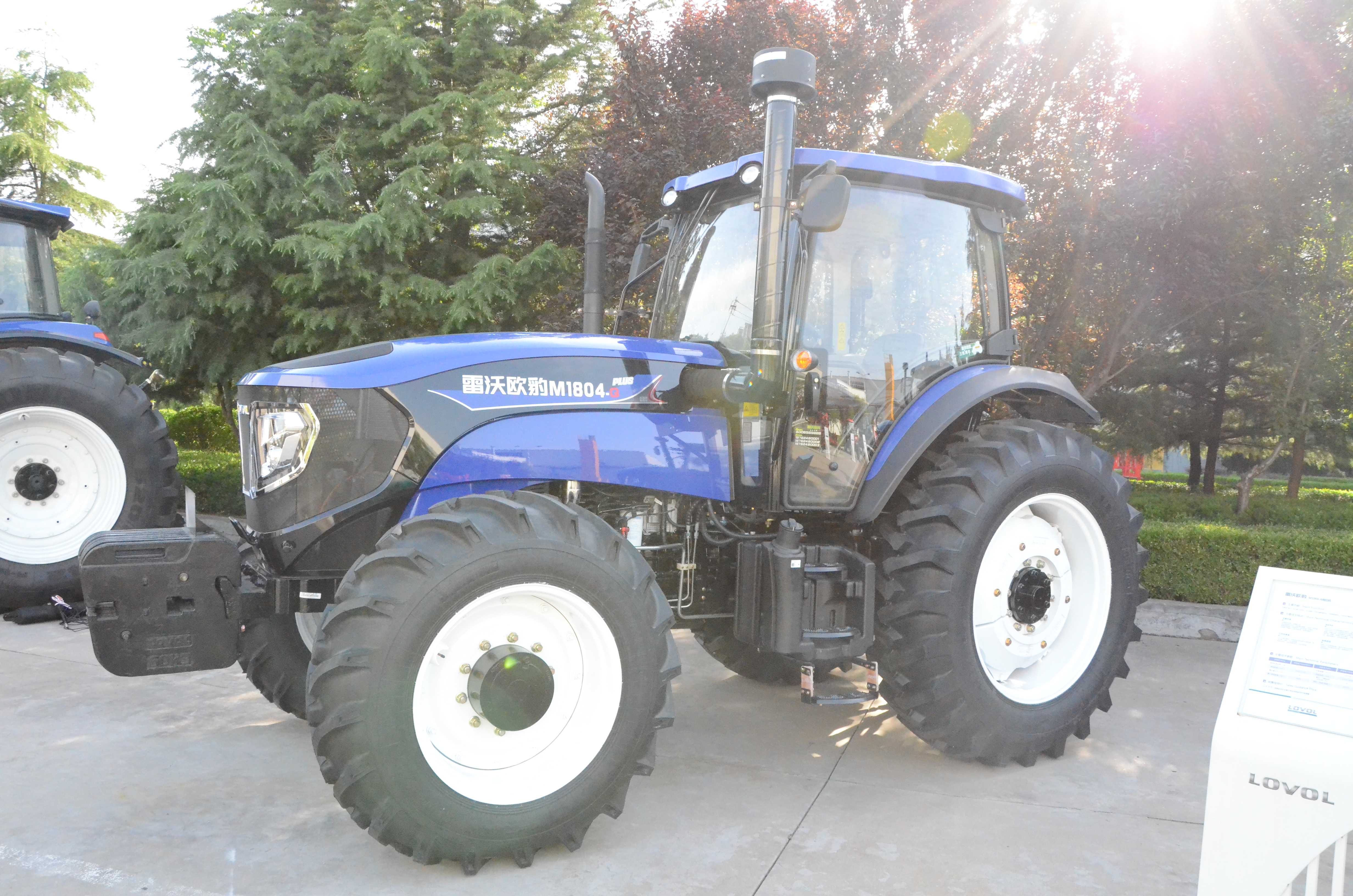 近日,有农机圈的朋友喜提一台"雷沃欧豹m1804-q"拖拉机!