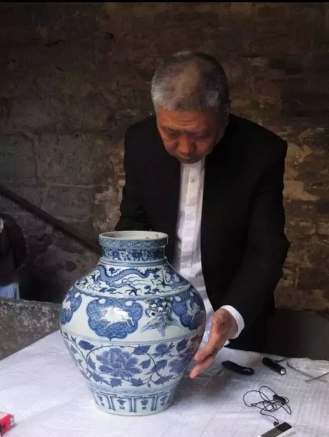“霸主”元青花曾经的尴尬:两个银元都没人要,如今价值几个亿!
