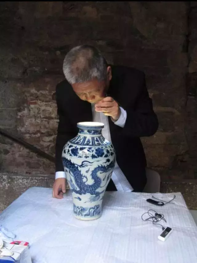 “霸主”元青花曾经的尴尬:两个银元都没人要,如今价值几个亿!
