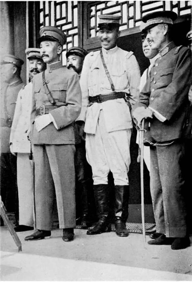 「老照片」中国第一所流亡大学——东北大学