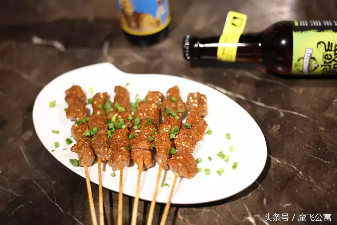 郑州哪个酒吧播欧冠(郑州这7大看球好去处，喝酒！撸串！世界杯！)