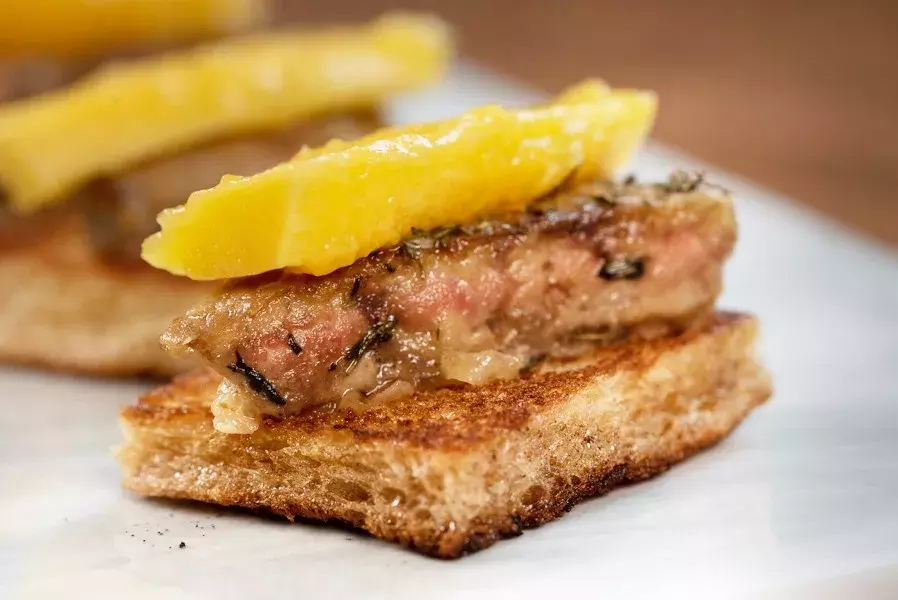 如何在上班期间，正大光明地偷喝啤酒？