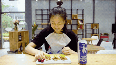 如何在上班期间，正大光明地偷喝啤酒？