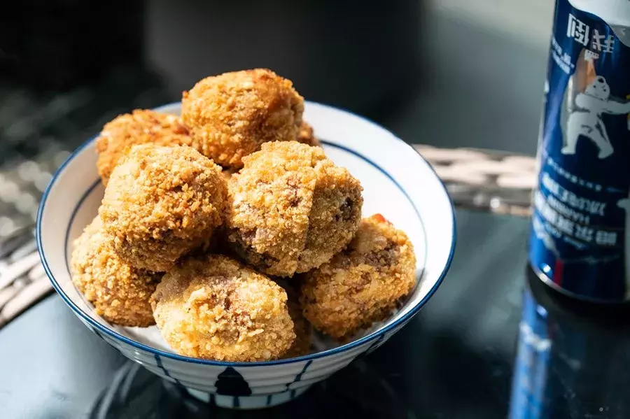 如何在上班期间，正大光明地偷喝啤酒？