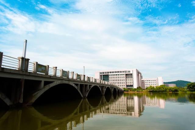 东南大学和中南大学哪个好（中南大学和东南大学）