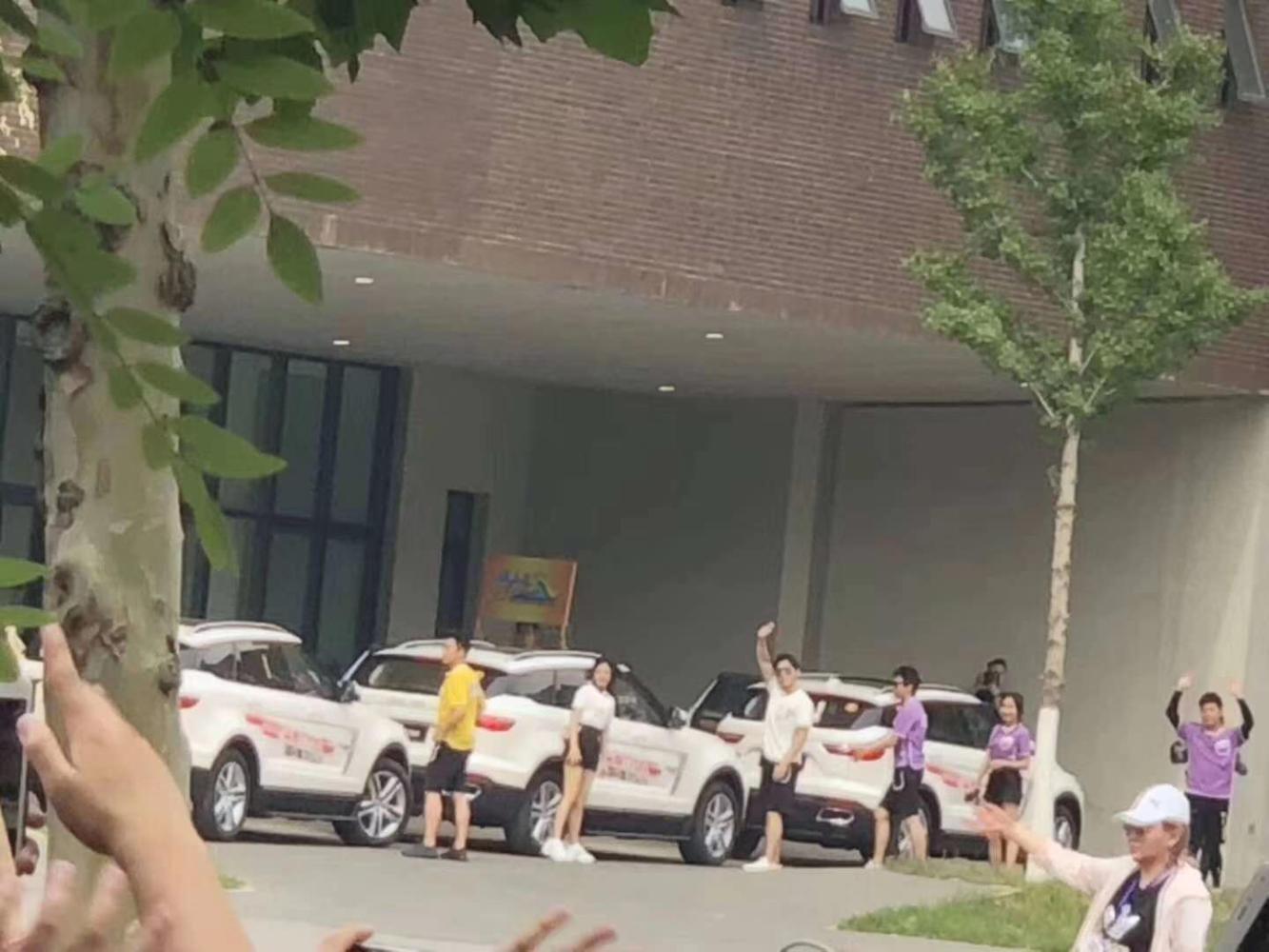 跑男收官站鹿晗缺席，爱情公寓再聚首，天津大学专场引争议