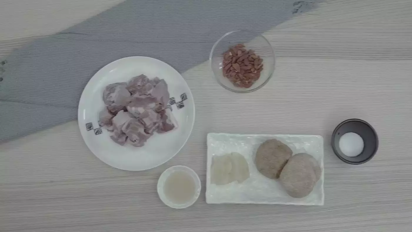 猴头菇排骨汤的家常做法(鲜香猴头菇，营养浓汤煮家常)