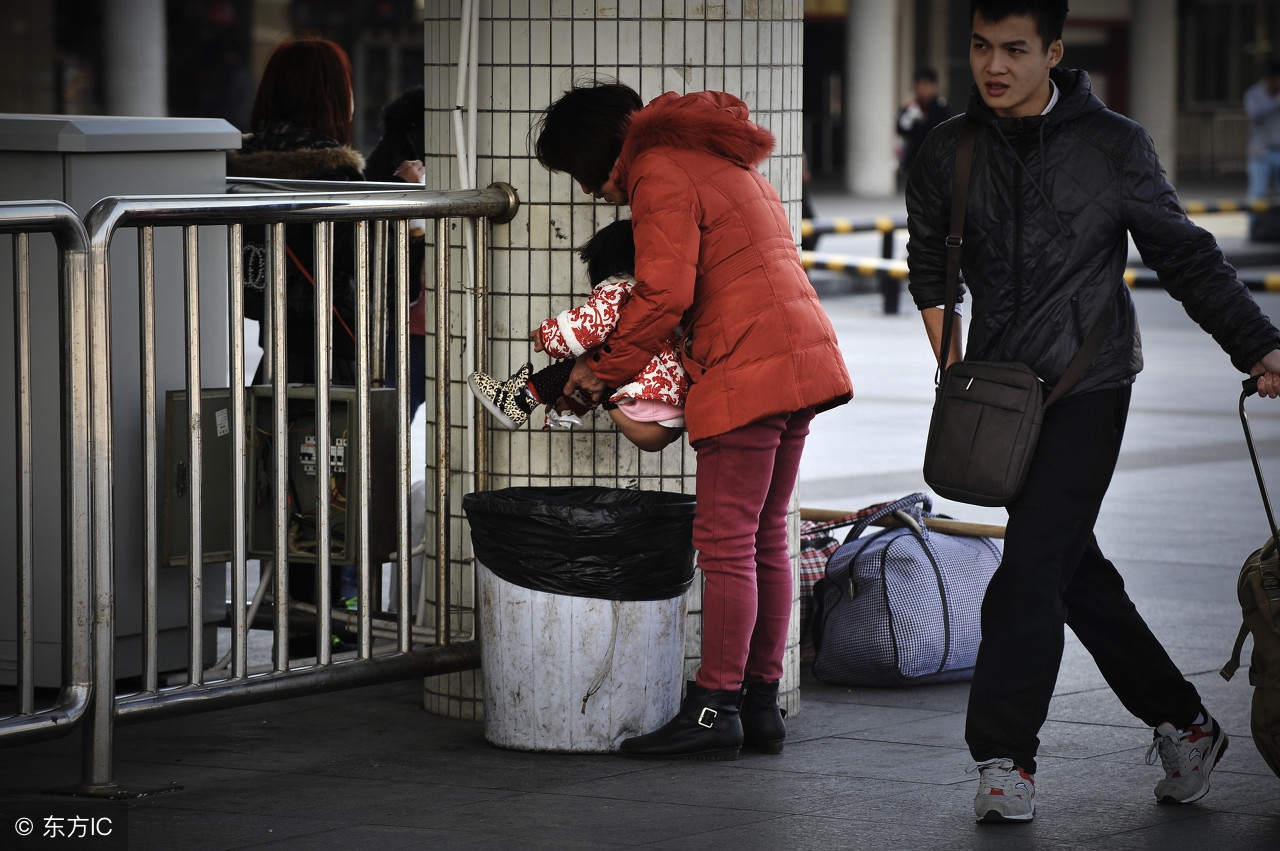 婴儿多大可以把屎把尿（宝宝多大可以把屎把尿）