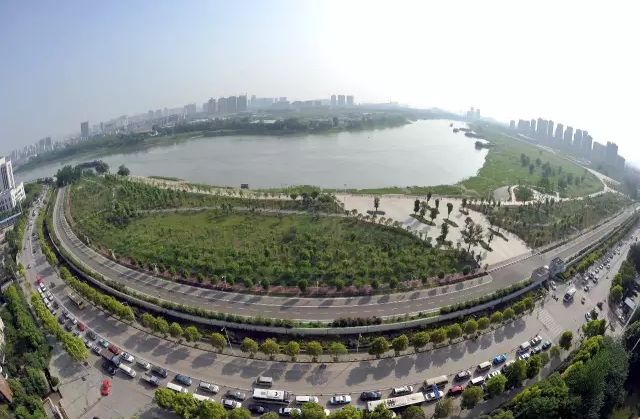 世界杯主题荧光跑酷(武汉人的狂欢终于来了！世界杯主题荧光酷跑火热招募中，就等你~)