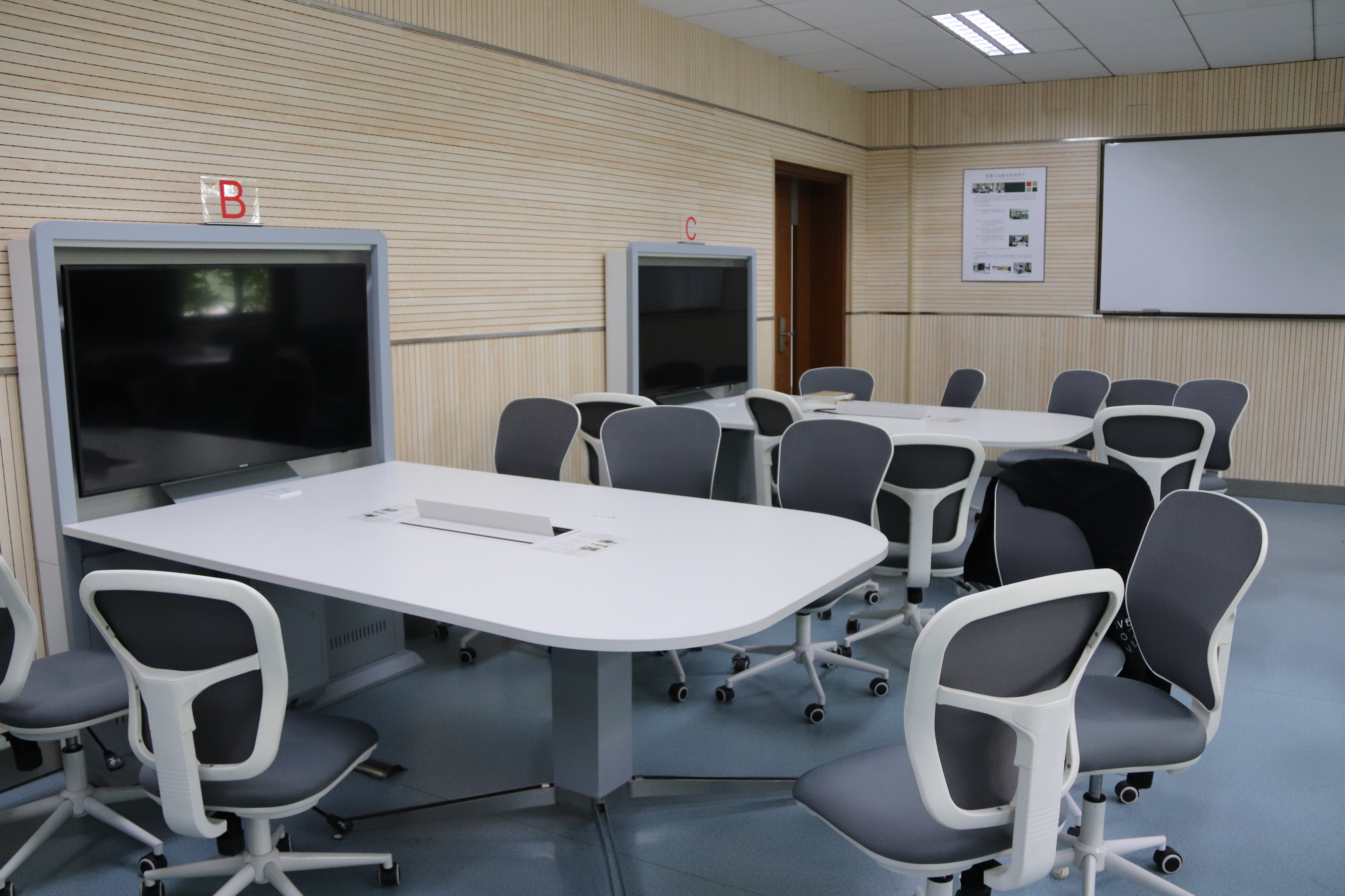 "远程交互""无线屏投""触控一体"……教室也可以智慧与美貌并存