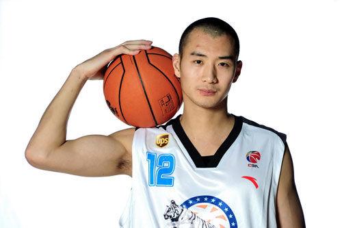 胡卫东为什么不大nba(与NBA擦肩而过的5大中国球员：胡卫东2度拒合同，朱芳雨称没诚意)