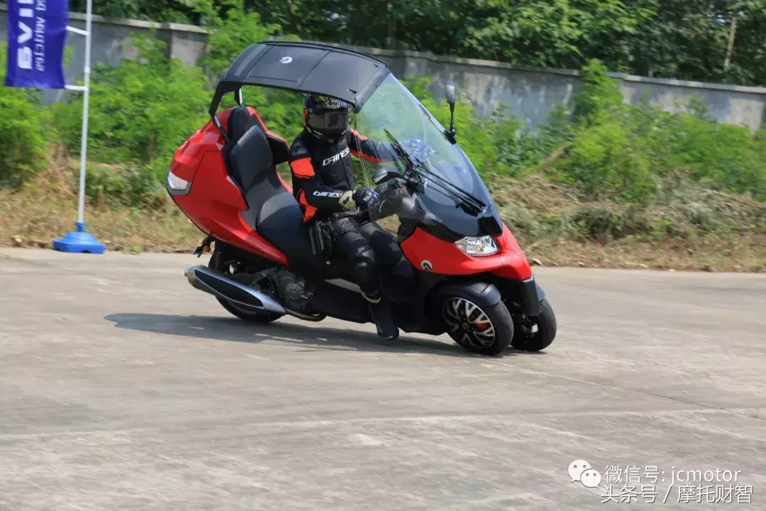 金城摩托代理ADIVA,400ccAD3价格预计10万以内