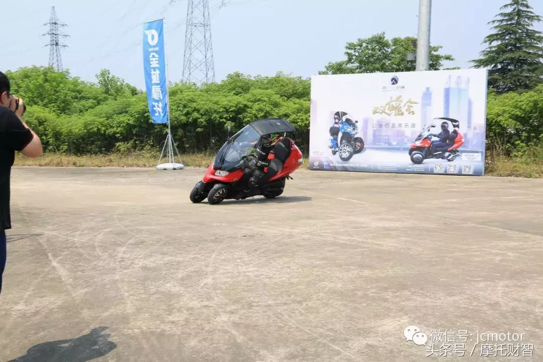 金城摩托代理ADIVA,400ccAD3价格预计10万以内