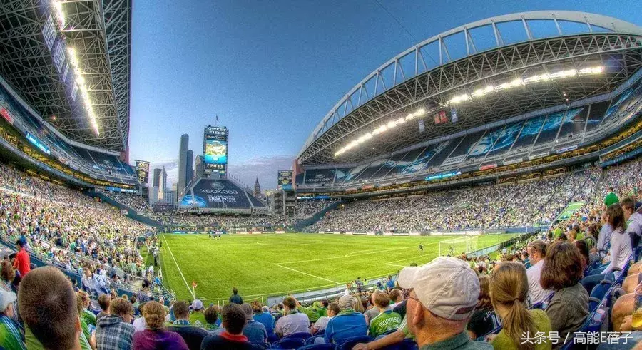 但建成的"足球之家"却一直实实在在地给冰岛足球提供着训练场地:这些