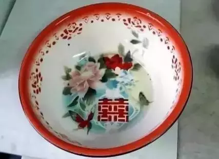 阿姨曬20年前的嫁妝火了!網(wǎng)友熱議:絕對的大戶人家
