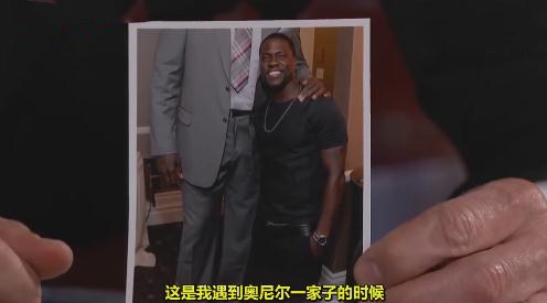 凯文哈特认识哪些nba球星(有点尴尬，凯文-哈特与NBA球星合照，为球迷呈现错误的合照姿势！)