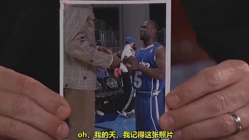 凯文哈特认识哪些nba球星(有点尴尬，凯文-哈特与NBA球星合照，为球迷呈现错误的合照姿势！)