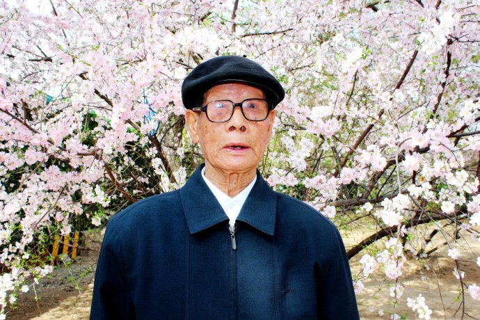 一位老軍人粗茶淡飯健身養性看淡世事95歲保持健康體魄