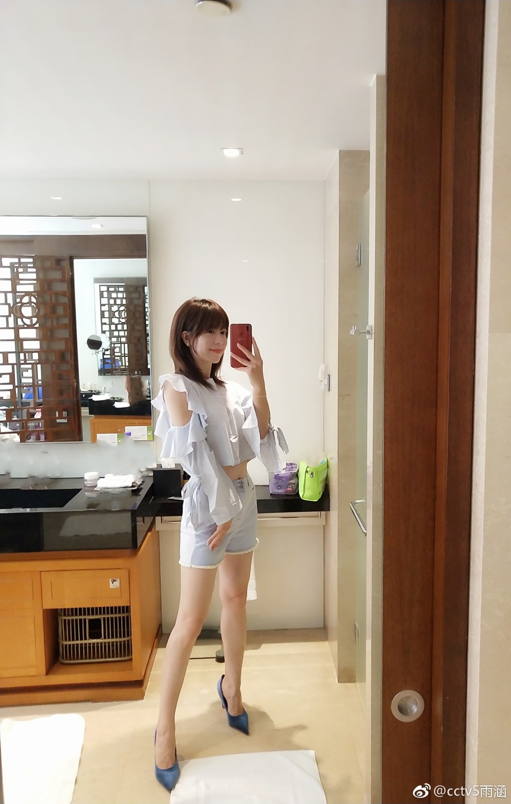 央视气质女主播主持世界杯(世界杯美女主播)--飞鸽体育