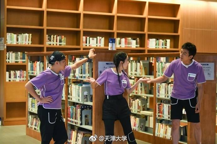 跑男收官站鹿晗缺席，爱情公寓再聚首，天津大学专场引争议