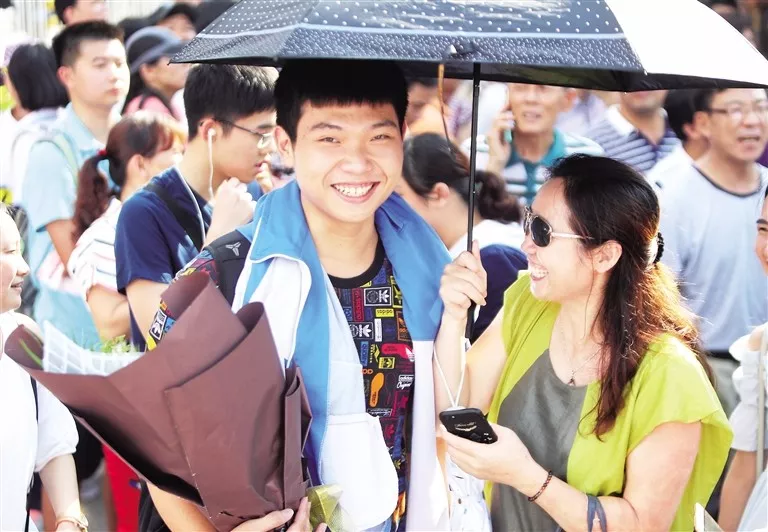 海南考生的成绩排名分布表，今年高校在海南的招生名额都有多少？