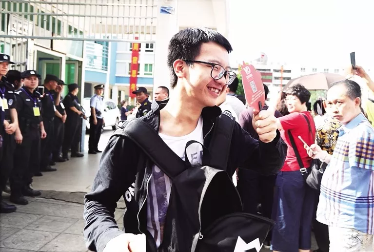 海南考生的成绩排名分布表，今年高校在海南的招生名额都有多少？