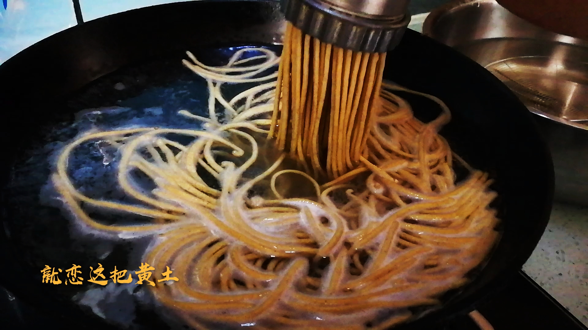 荞麦饸饹面怎样制作不断条？原来和面时需要加这几样东西，快收藏