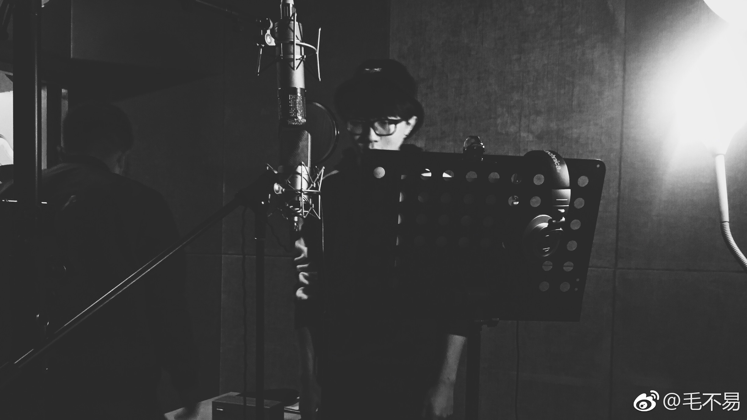 他本不叫“毛不易”，做过急诊科实习护士，出租屋里写出成名曲