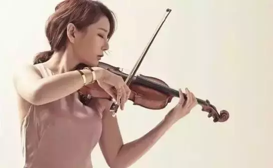 优雅如琴，灵动似笛，学古典乐器的女孩尽显高贵气质，若问何其？