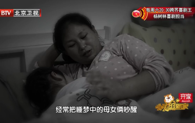 一家三口挤25㎡小单间，毫无隐私，丈夫6年无法上床