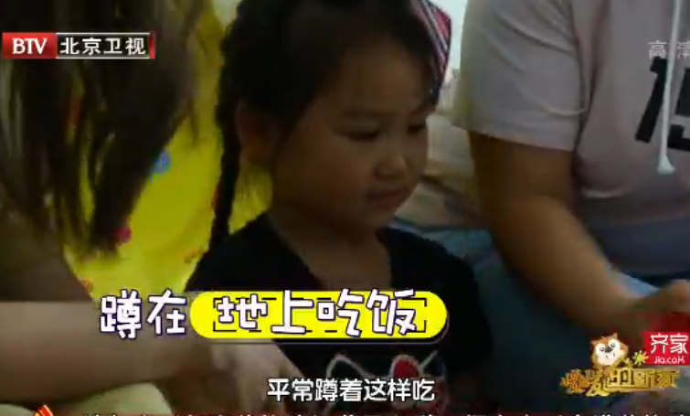 一家三口挤25㎡小单间，毫无隐私，丈夫6年无法上床