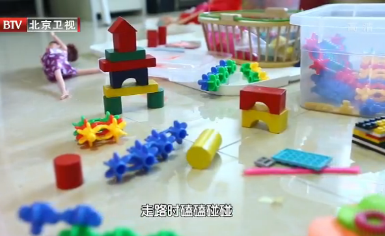 一家三口挤25㎡小单间，毫无隐私，丈夫6年无法上床