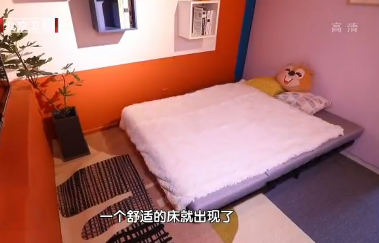一家三口挤25㎡小单间，毫无隐私，丈夫6年无法上床
