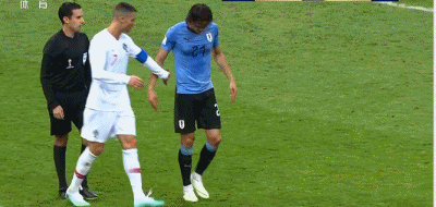 卡瓦尼双响佩佩头槌破门难救主，乌拉圭2-1葡萄牙将战法国