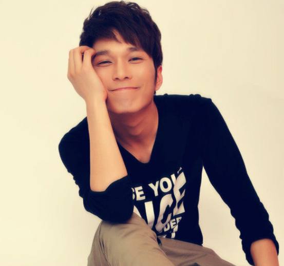 李巍:铠甲勇士刑天中扮演刑天铠甲召唤人李昊天,剧中还是个快递小哥