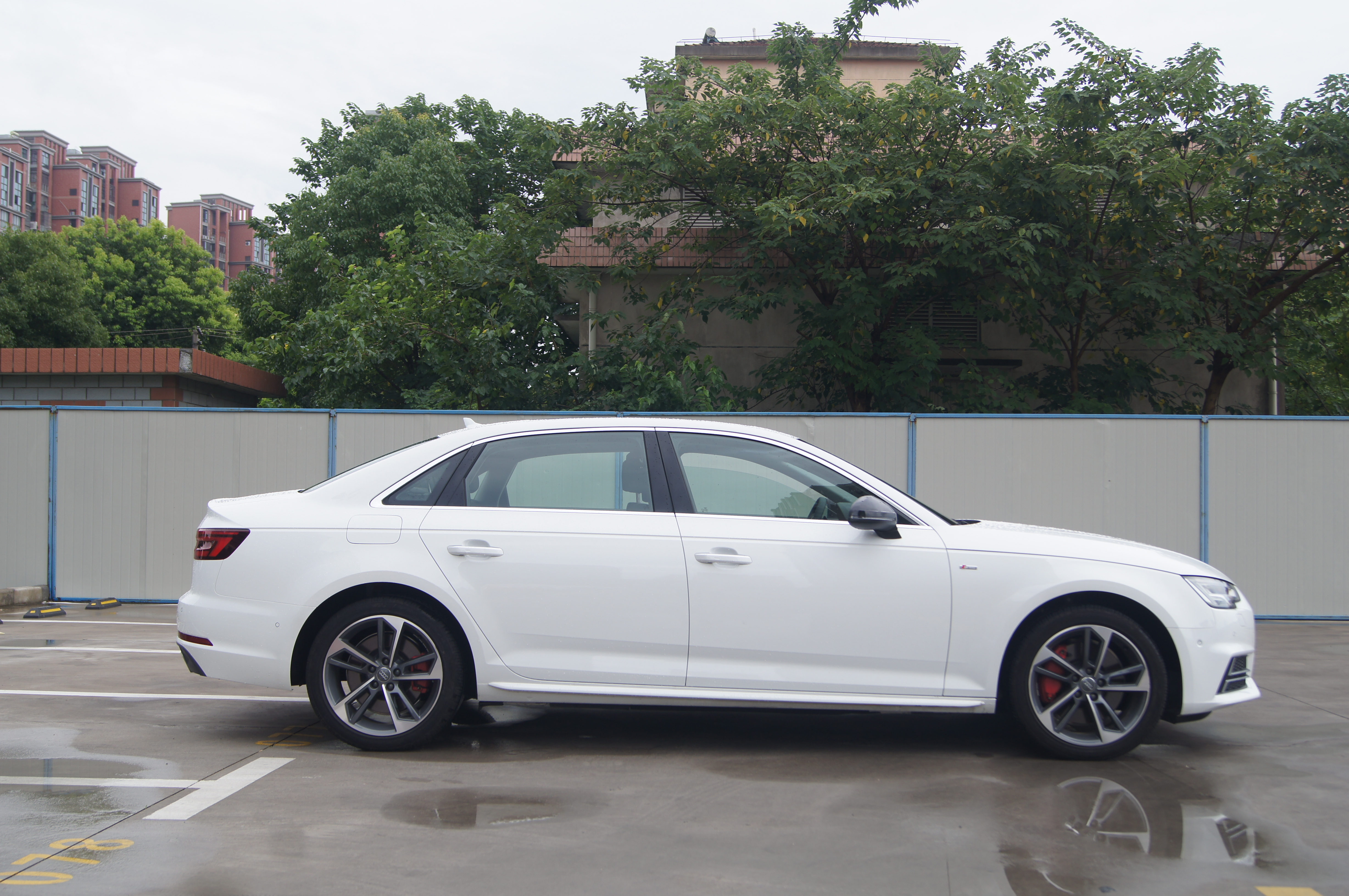 国服第一车黑试驾奥迪a4l:什么都好,但什么都不是顶尖