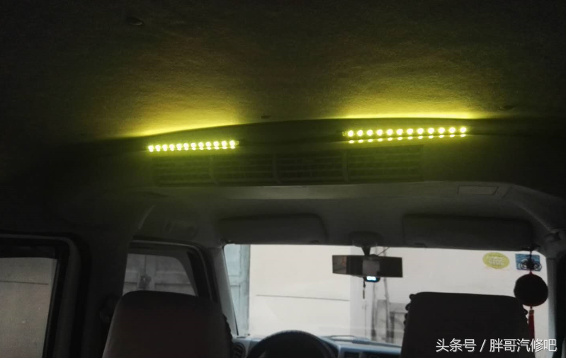 胖哥加装LED氛围灯成本不到50元，换个心情大家觉得怎么样
