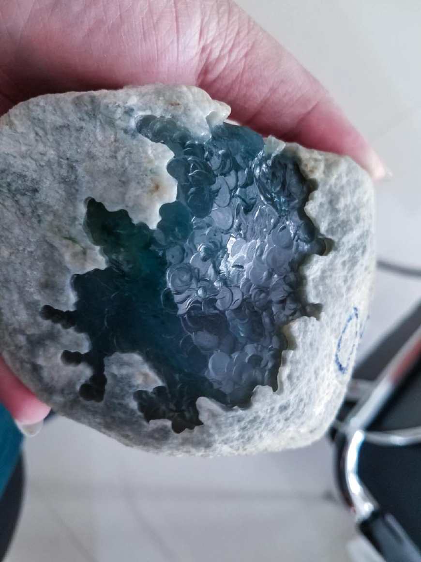 莫西沙场口出的翡翠原石究竟有什么魔力让人为之疯狂?