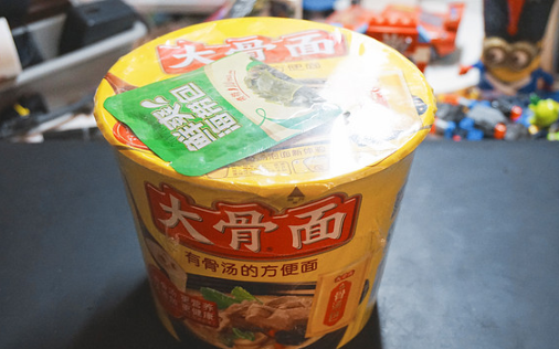 深度横评！10款网红泡面试吃，哪款是你的菜？