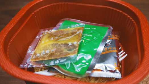 深度横评！10款网红泡面试吃，哪款是你的菜？