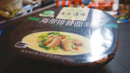 深度横评！10款网红泡面试吃，哪款是你的菜？