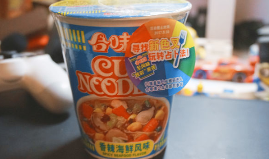 深度横评！10款网红泡面试吃，哪款是你的菜？
