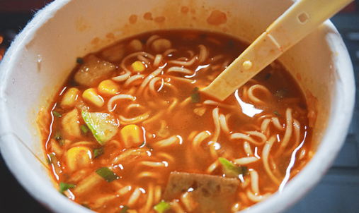 深度横评！10款网红泡面试吃，哪款是你的菜？