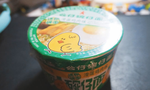 深度横评！10款网红泡面试吃，哪款是你的菜？
