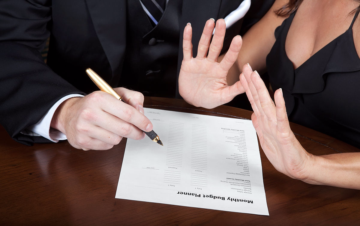 再见，虚开发票！60岁兼职女会计被判刑14年，罚40万！