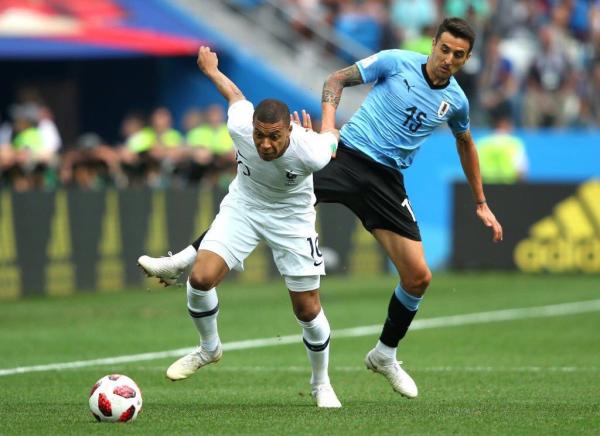 世界杯乌拉圭战绩(2比0战胜乌拉圭率先闯入四强，神奇纪录护佑“高卢雄鸡”)