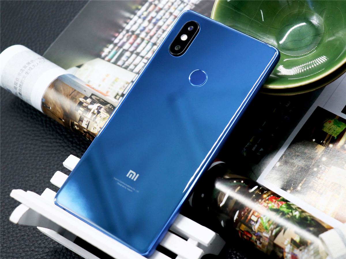 小米今天晚上世界杯(雷军正在用这部小米手机看世界杯,多少米粉已经